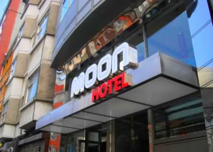 Moon Hotell